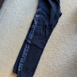 Under Armor jogging suit. 2piece